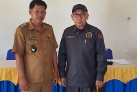 Keterangan Foto- Anggota DPRD kabupaten Barito Utara H. Abri (kanan) Foto Bersama dengan kepala Desa Sei Rahayu 1 Suhartono.