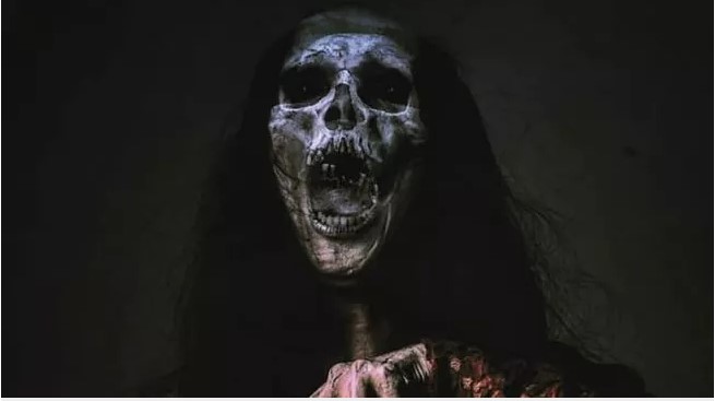 Sinopsis Perempuan Bergaun Merah. (IMDB)