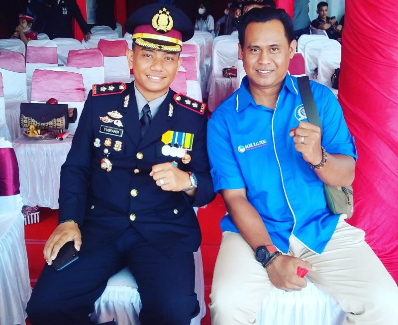 AKBP Yusfandi Usman, Kapolres Barsel bersama Alifansyah wartawan 1tulah.com saat momentum HUT ke-77 RI tanggal 17 Agustus 2022. 
Foto. Alifansyah/1tulah.com
