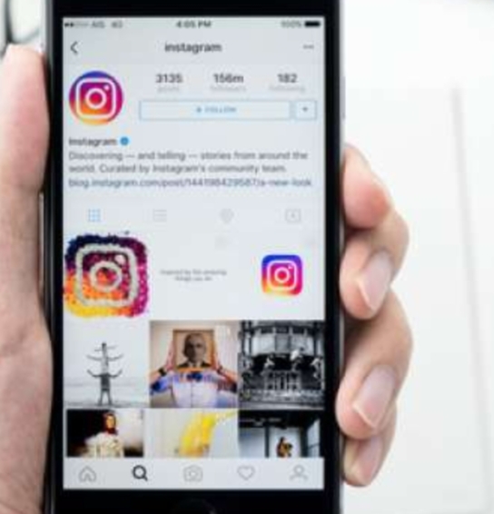 Instagram Rilis Fitur Anti-bully ke Indonesia
Aplikasi Instagram pada sebuah telepon seluler pintar (Shutterstock/suara.com).
