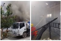 Kobaran api menghanguskan bangunan ruangan Kantor Tata Ruang PUPR Barito Utara. tampak gambar, kepanikan dan petugas pemadam saat melakukan pembasahan, Selasa (14/11/2022). Foto.Delia/1tulah.com  