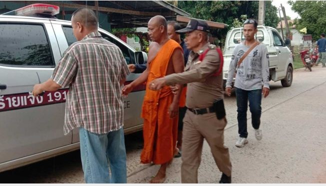 Foto sebagai ILUSTRASI: Skandal Biksu di Thailand. Lampai (36), ibu hamil di distrik Khu Mueang, Thailand, tewas mengenaskan setelah ditabrak dan ditikam hingga tewas oleh Biksu Phra Um Deeruenrom (59). [Bangkok Post/Surachai Piragsa]
