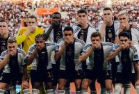 Pemain Timnas Jerman kompak menutup mulutnya selama melakukan sesi foto sebelum kick-off menghadapi Jepang dalam matchday pertama Grup E Piala Dunia 2022 Qatar, Rabu (23/11/2022) malam WIB. [Twitter/@DFB_Team_EN/suara.com]