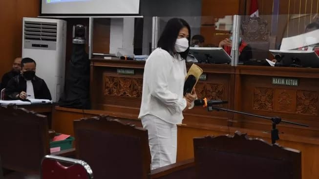 Terdakwa Putri Candrawathi dihadirkan sebagai saksi dalam sidang lanjutan kasus pembunuhan berencana terhadap Brigadir J atau Nofriansyah Yosua Hutabarat. Sumber foto : suara.com