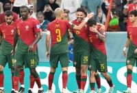 Penyerang Portugal Goncalo Ramos (Tengah) merayakan dengan rekan satu timnya setelah mencetak gol saat pertandingan sepak bola babak 16 besar Piala Dunia 2022 antara Portugal dan Swiss di Stadion Lusail di Lusail, utara Doha, Qatar, Selasa (6/12/2022). Sumber foto : suara.com