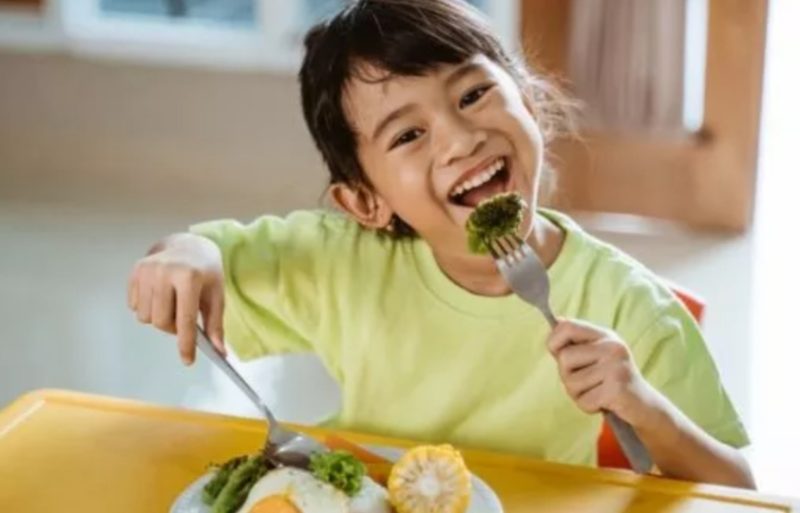 Ilustrasi Anak Pintar Makan (Dok. Novell Pharmaceutical Laboratories)