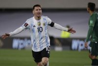 Lionel Messi mencetak satu gol ke gawang Australia di laga 16 besar Piala Dunia 2022 Qatar. (AFP/suara.com)