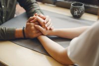 Kenali tanda-tanda Love Bombing. (Foto: freepik)