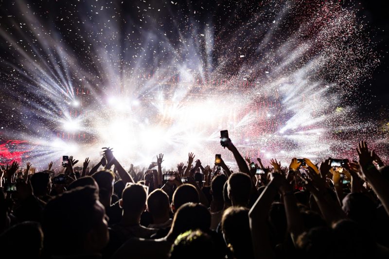 Setelah menonton konser, ada banyak orang yang mengalami PCD atau Post-Concert Depression. Apa penyebabnya? (Foto: Freepik)