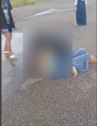 Video beredar di group Whatapps, dua pelajar berkelahi di Bandara Lama Muara Teweh, Rabu (14/12/2022).Foto.tangakapan video warga.