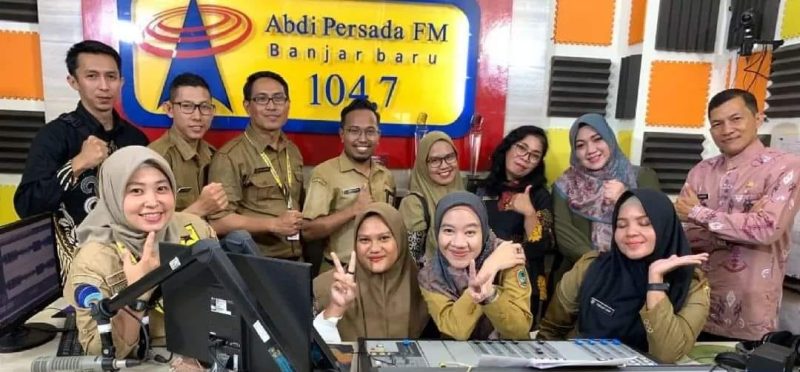 Rombongan LPPL  Radio BATARA  disambut hangat oleh dewan pengawas dan Kepala Studio LPPL Abdi Persada FM Akhmad Fauzi beserta jajarannya, Senin (5/12/2022). Foto:Delia/1tulah.com