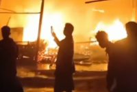 Suasana pasar Sepuran Wonosobo Jawa Tengah yang terbakar pada Rabu 18 Januari 2023 pukul 21.00 WIB. (Istimewa)