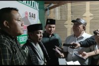 Managemen PT SAB dan PT PKB memberikan keterangan press kepada awak awak media usai acara syukuran (foto : Suroso/1TULAH.COM