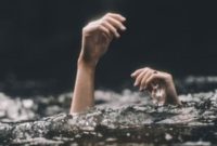 Ilustrasi tenggelam - (Unsplash/@blakecheekk)