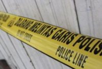 Seorang polisi tewas misterius di Kepulauan Seribu. Jenazahnya dibawa ke Jakarta, Selasa (31/1/2023). Foto: Ilustrasi garis polisi di TKP. ((Shutterstock))