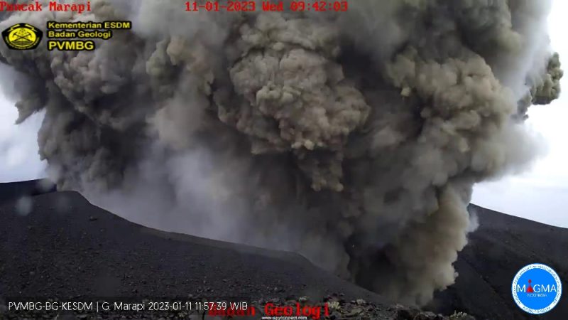 Gunung Marapi erupsi. (Foto: PVMBG)