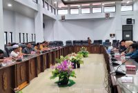 Hearing atau dengan penda[at sejumlah pedagang yang direlokasi dengan para wakil rakyat di DPRD Barito Utara, Selasa (24/1/2023). Foto:Delia/1tulah.com