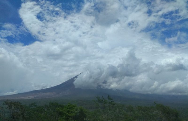 Kondisi Gunung Semeru. Sumber foto : pmjnews.com