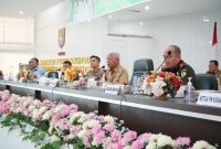 Bupati Asahan H.  Surya, BSc saat membuka Rapat Koordinasi Implementasi SPPT-TI di wilayah Kabupaten Asahan yang dilaksanakan oleh Kejaksaan Negeri Asahan di Aula Melati Kantor Bupati, Senin (09/01/2022). Foto: NST/1tulah.com
