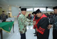 Bupati Asahan H. Surya, BSc melantik Dewan MTQ ke-54 Tingkat Kabupaten Asahan Tahun 1444 H/2023 M di Aula Melati Kantor Bupati Asahan, Jumat (24/02/2023). Foto: Irawan/1tulah.com