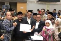Komisi VIII DPR RI bersama pemerintah yang diwakilkan Menteri Agama Yaqut Qholil Qoumas menyepakati BPIH 2023. (Suara.com/ Novian Ardiyansyah)