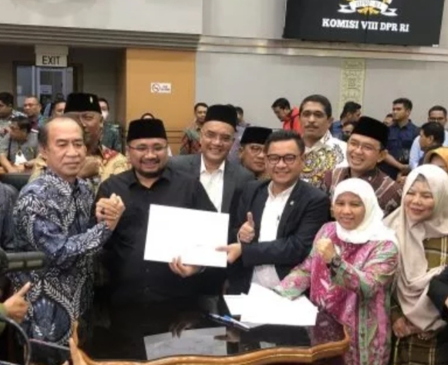Komisi VIII DPR RI bersama pemerintah yang diwakilkan Menteri Agama Yaqut Qholil Qoumas menyepakati BPIH 2023. (Suara.com/ Novian Ardiyansyah)
