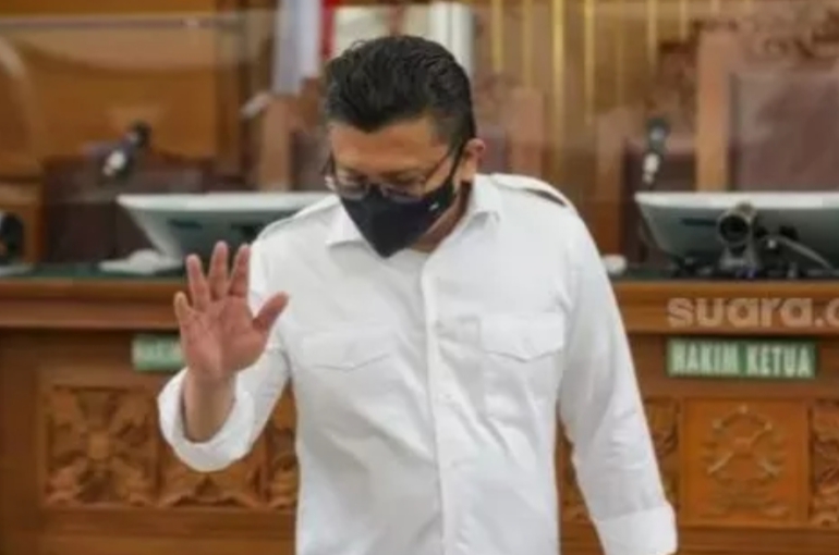 Terdakwa kasus pembunuhan Brigadir Yosua Hutabarat, Ferdy Sambo hadir untuk mengikuti sidang putusan di Pengadilan Negeri Jakarta Selatan, Senin (13/2/2023). [Suara.com/Alfian Winanto]
