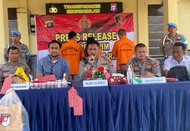 Kapolres Murung Raya, AKBP Irwansyah memimpin langsung pers rilis kasus tindak pidana perdagangan Merkuri, Rabu (22/02/2023) (foto : Polres Mura)