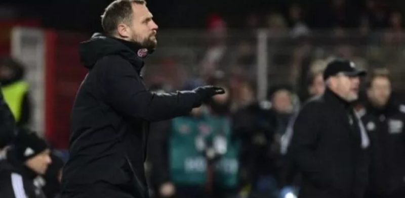 Pelatih Mainz 05 asal Denmark Bo Svensson bereaksi selama pertandingan sepak bola Bundesliga. John MACDOUGALL / AFP