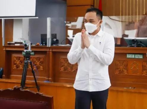 Terdakwa kasus pembunuhan Brigadir Yosua Hutabarat, Ricky Rizal saat hadir untuk mengikuti sidang putusan di Pengadilan Negeri Jakarta Selatan, Selasa (14/2/2023). Sumber foto : suara.com