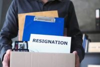ilustrasi resign dari tempat kerja. (freepik.com)