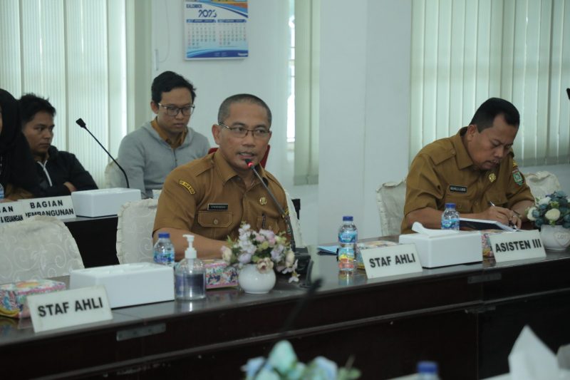 Rapat Koordinasi Monitoring Evaluasi (Monev) Tim Koordinasi Sistem Pemerintahan Berbasis Elektronik (SPBE)  di Aula Mawar Kantor Bupati Asahan, dibuka Asisten Perekonomian dan Pembangunan Drs. Muhilli Lubis, Senin (13/02/2023). Foto:Nst/1tulah.com