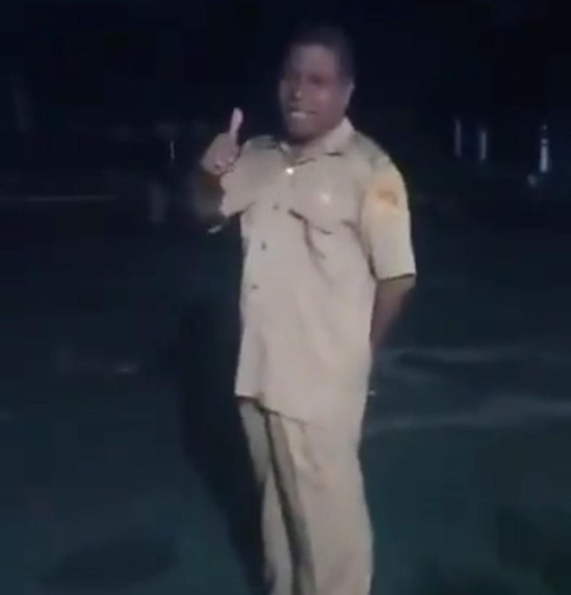 Sebuah video memperlihatkan aktivitas guru SMA di NTT yang harus mulai proses belajar mengajar dari pukul 05.00 WITA. Sumber foto : suara.com