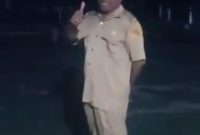 Sebuah video memperlihatkan aktivitas guru SMA di NTT yang harus mulai proses belajar mengajar dari pukul 05.00 WITA. Sumber foto : suara.com