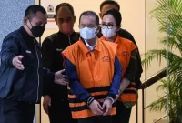 Terkuak! Bupati Kapuas dan Istri Bayar 2 Lembaga Survei Pakai Duit Korupsi: Poltracking Indonesia dan Indikator Politik. Sumber foto : suara.com 