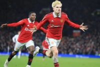 Gelandang Manchester United Alejandro Garnacho melakukan selebrasi setelah mencetak gol kedua timnya selama pertandingan sepak bola putaran kelima Piala FA 2022-2023 antara Manchester United vs West Ham di Old Trafford di Manchester, barat laut Inggris, pada 1 Maret 2023. Lindsey Parnaby / AFP.