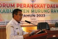 Wabup Mura Rejikinoor memberikan arahan dalam forum gabungan perangkat daerah tingkat Kabupaten Mura, Rabu (8/03/2023)
(foto : Suroso/1tulah.com)
