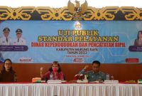 Disdukcapil Kabupaten Murung Raya menggelar kegiatan Uji Publik Standar Pelayanan di lingkungan Disdukcapil, Kamis (16/03/2023) (foto : Suroso/1tulah.com)