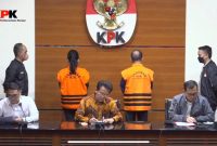 Ben Brahim dan istrinya Ary Egahni ditahan KPK di Rutan. (Foto: tangkpap layar YouTube KPK)