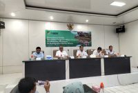 Asisten II Setda barito Utara, Gazali Montalatua, saat memimpin rapat konsultasi publik PT Bharinto Ekatama, terkait pelaksanaan program PPM pasca tambang, Rabu (16/3/2023). Foto.Deni/1tulah.com