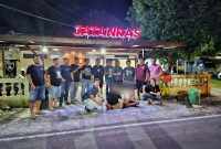 Dua pelaku pengeroyokan saat diamankn polisi di Kota Palangka Raya, Sabtu (18/3/2023). Foto.Humas Polres Barut.