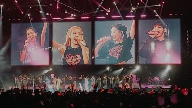 Suasana Konser Blackpink di Stadion Utama Gelora Bung Karno, Senayan, Jakarta, Sabtu (11/3/2023. Sumber foto : Twitter @lovesickboyz