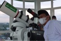 Proses pengamatan hilal yang dilakukan di 99 titik lokasi di seluruh Indonesia. Sumber foto : pmjnews.com
