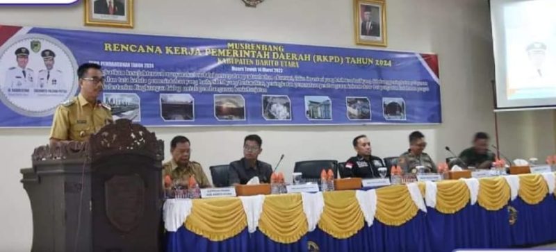 Wakil Bupati Barito Utara Sugianto Panala Putra di Aula Bappeda Litbang Muara Teweh saat rapat penyusunan RKPD 2024, Selasa (14/3/2023). Foto:Delia/1tulah.com