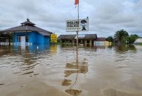 Banjir yang terjadi di Kecamatan Kapuas Tengah, Kabupaten Kapuas ini mengakibatkan sejumlah fasilitas umum dan tempat ibadah terendam. Foto: BPBD Kapuas