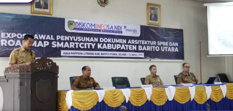 Wakil Bupati Barito Utara Sugianto Panala Putra saat membuka kegiatan Ekspose Sistem Pemerintahan Berbasis Elektronik (SPBE) di Aula Bappeda Litbang Muara Teweh, Selasa (11/4/2023) Foto:Delia/1tulah.com