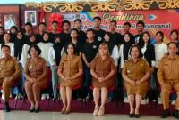Sekda Mura Hermon foto bersama dengan para kepala OPD di sela pemilihan Duta Genre dan Duta Muda Inspirasi Kabupaten Murung Raya. (foto : Suroso/1tulah.com)
