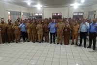 

Yusuf Sumalong, Kepala Kejari Barsel (tengah) didampingi Kepala DSPMD Barsel, Selviriyatmi (tengah kanan) saat berfoto bersama 86 Kades usai penandatangan kerjasama, di Buntok, Selasa (11/4/2023). Foto. Alifansyah/1tulah.com

