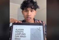Tiktoker Awbimax bongkar alasan Lampung tidak maju-maju. Orang tua Bima di Lampung Timur didatangi polisi. Sumber foto : sumatera.suara.com