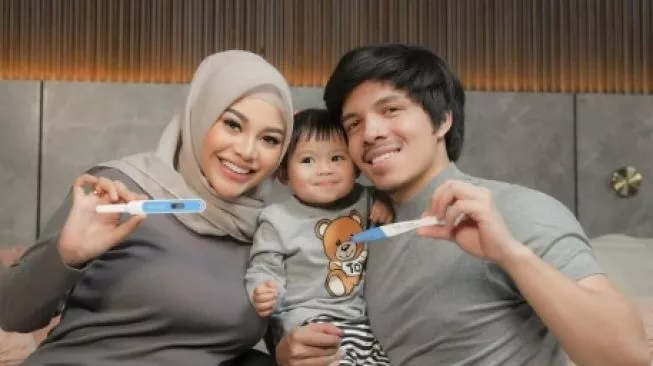 Atta Halilintar, Aurel Hermansyah dan Ameena Hanna Nur Atta. Sumber foto : suara.com